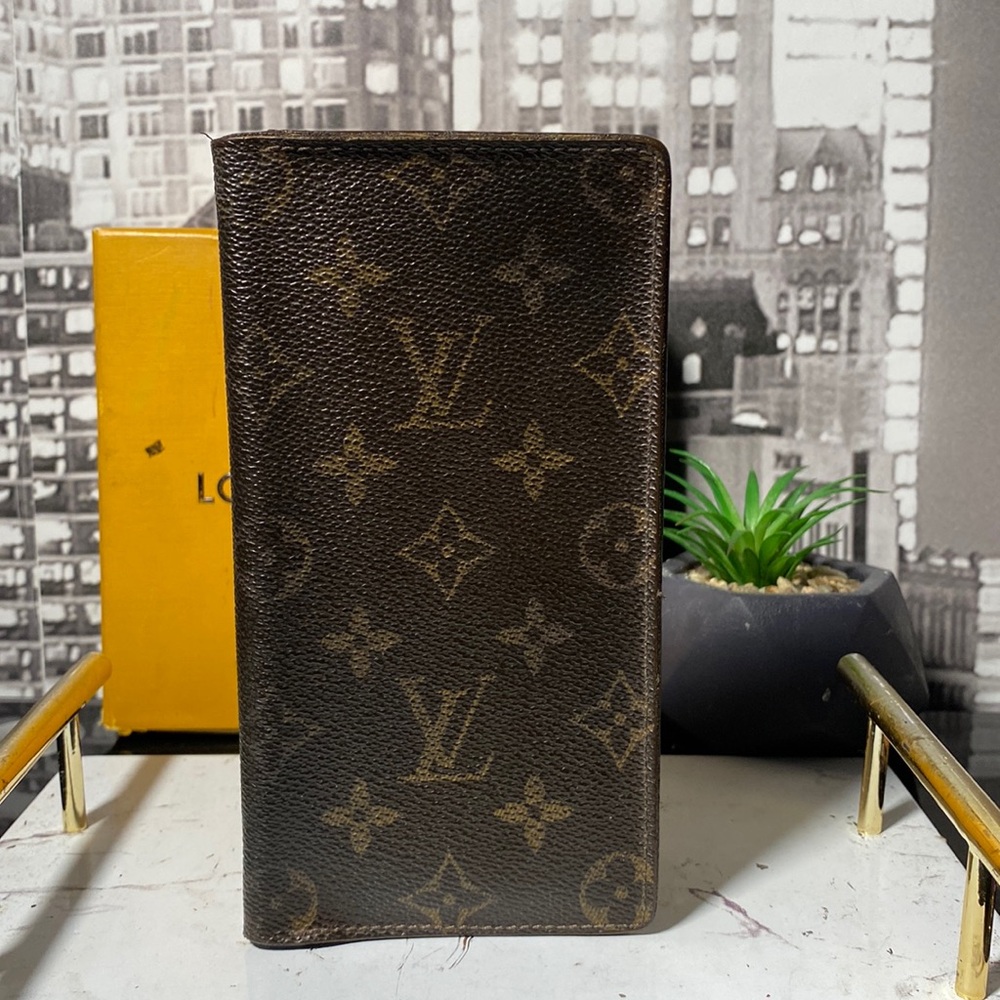 Authentic Louis Vuitton Monogram checkbook holder